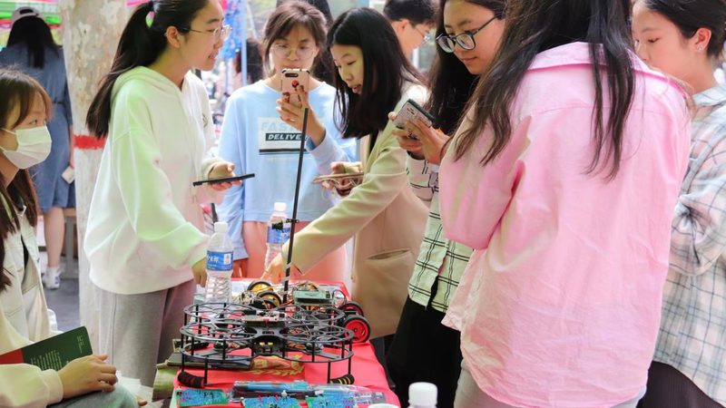 智能客服系统：揭秘其价格构成与价值评估